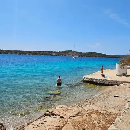 Front With Swimming Pool, Illyria 102 Appartement *