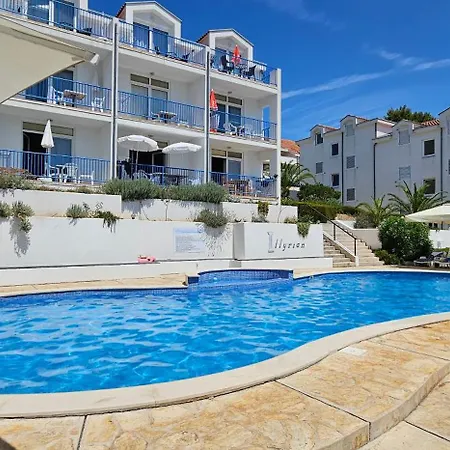 Апартаменти Front With Swimming Pool, Illyria 102