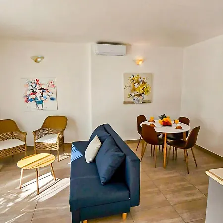 Front With Swimming Pool, Illyria 102 * Milna (Brac)