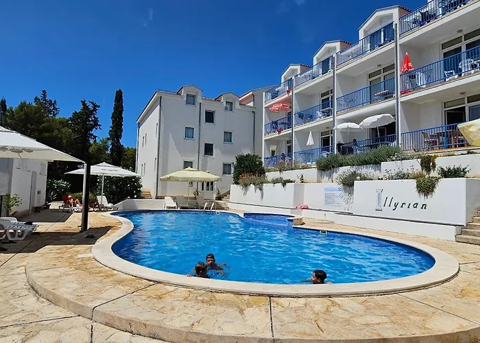 Front With Swimming Pool, Illyria 102 Appartement *