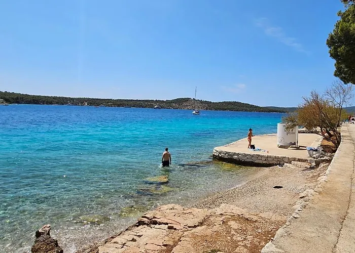 Front With Swimming Pool, Illyria 102 Appartement *