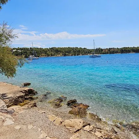 Apartmán Front With Swimming Pool, Illyria 102 *